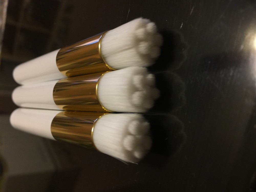 Cleaning brush for eyelash extensions