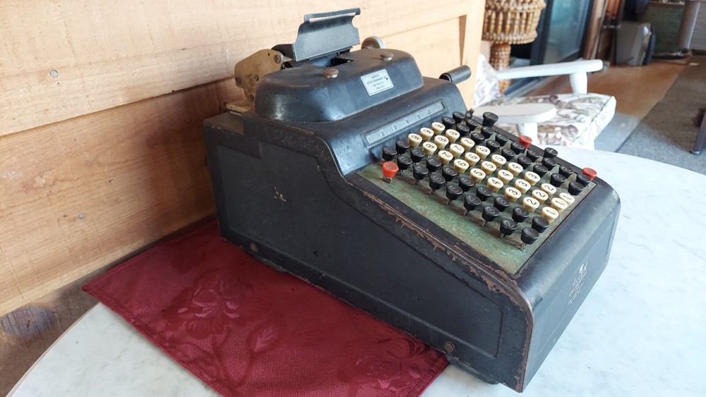 VINTAGE ALLEN CALCULATOR, ADDING MACHINE, UNTESTED MAN CAVE