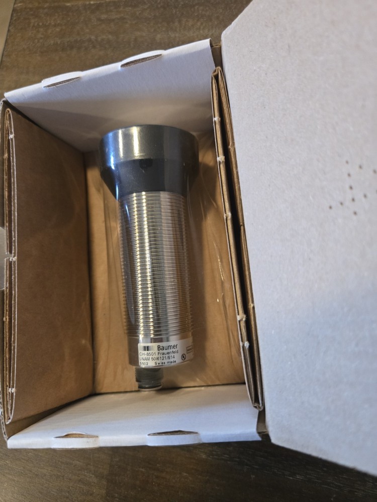 New Baumer UNAM 50l6121/S14 Sensor