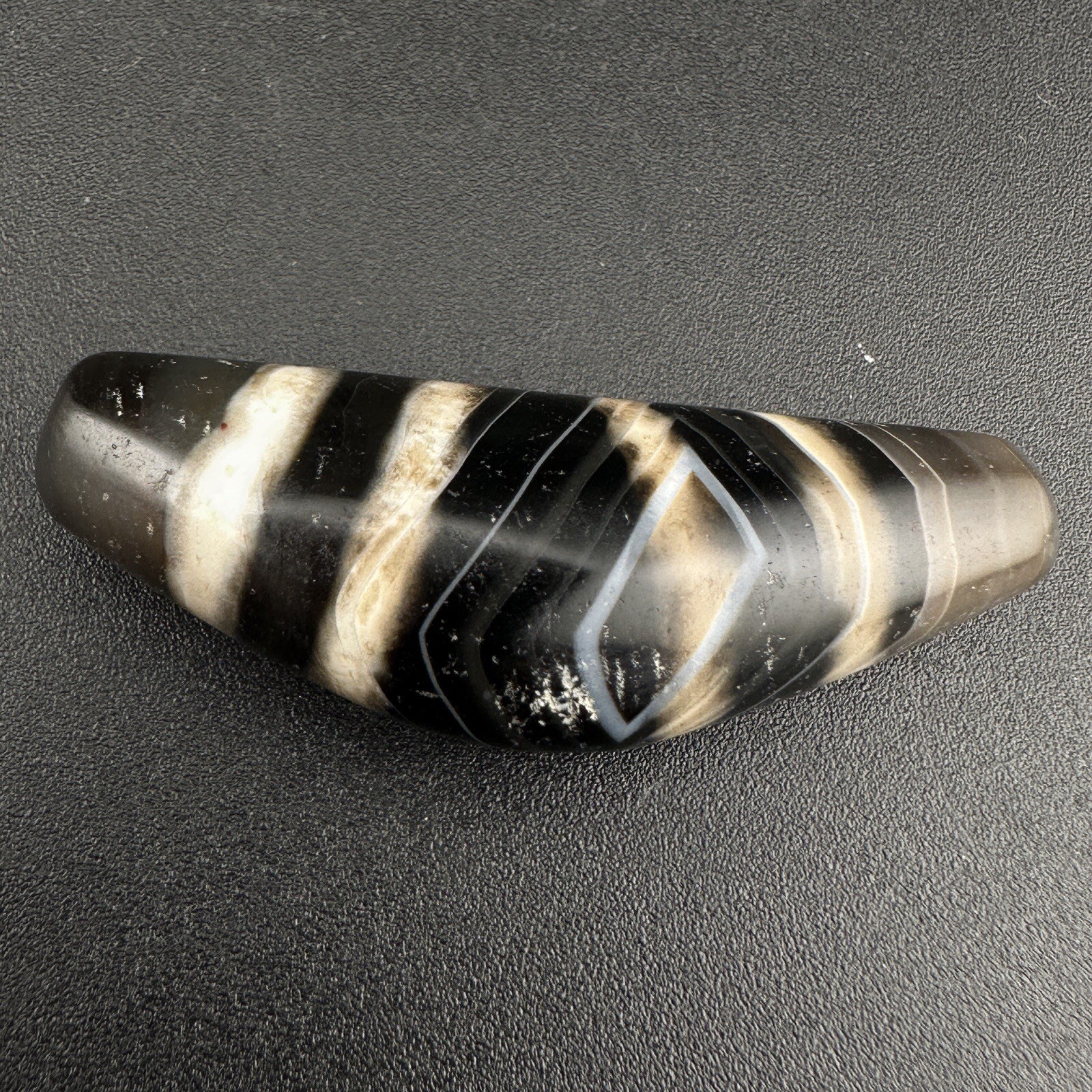 Tibetan Buddhism Agate 4 Stripe Horn Bead Totem Dzi Bead Amulet Pendant