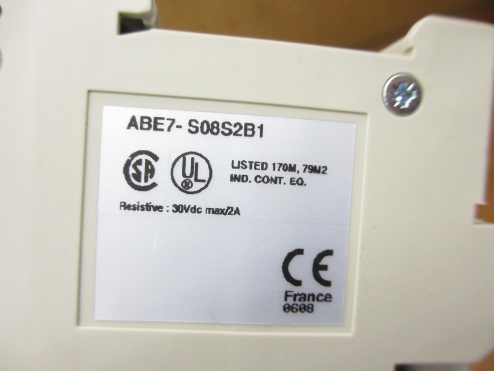 Telemecanique ABE7 S08S2B1 *NEW* Solid State Relay Base