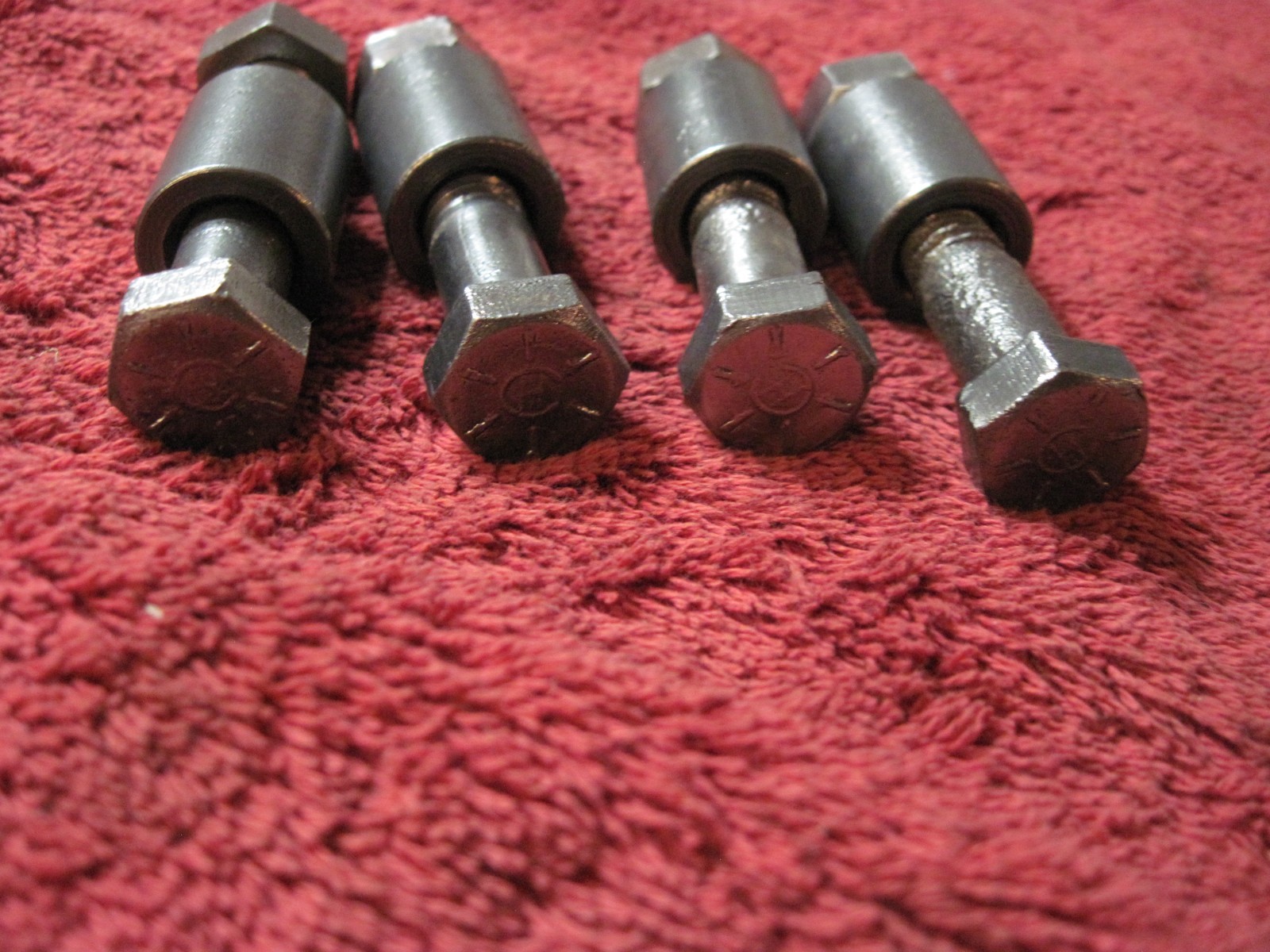 73-87 CHEVY GMC 4x4 TRANSFER CASE CROSSMEMBER BOLTS SPACERS SQUARE BODY