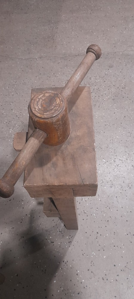 Vintage Woodworking Vise Tool Bench Tool !!