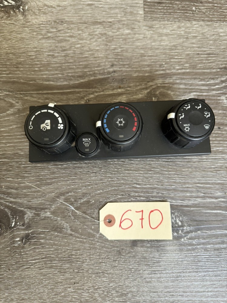 INTERNATIONAL NAVISTAR TEMPERATURE CONTROL - P/N: 4065331C3