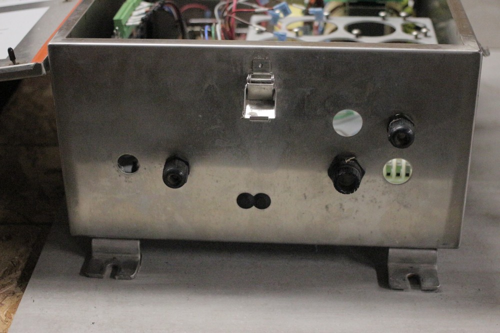 ILS-3400 Medium Intensity Dual Lighting Control box -- Parts -- missing CAPS
