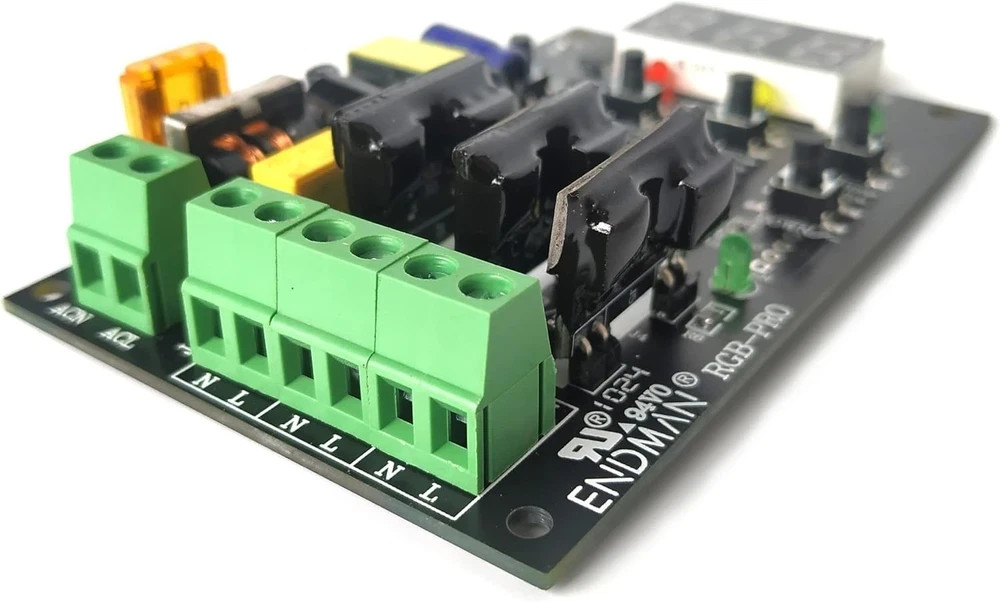 Traffic Light Controller Sequencer with 39+ Sequences, 3 Channel 80VAC-260VAC, L