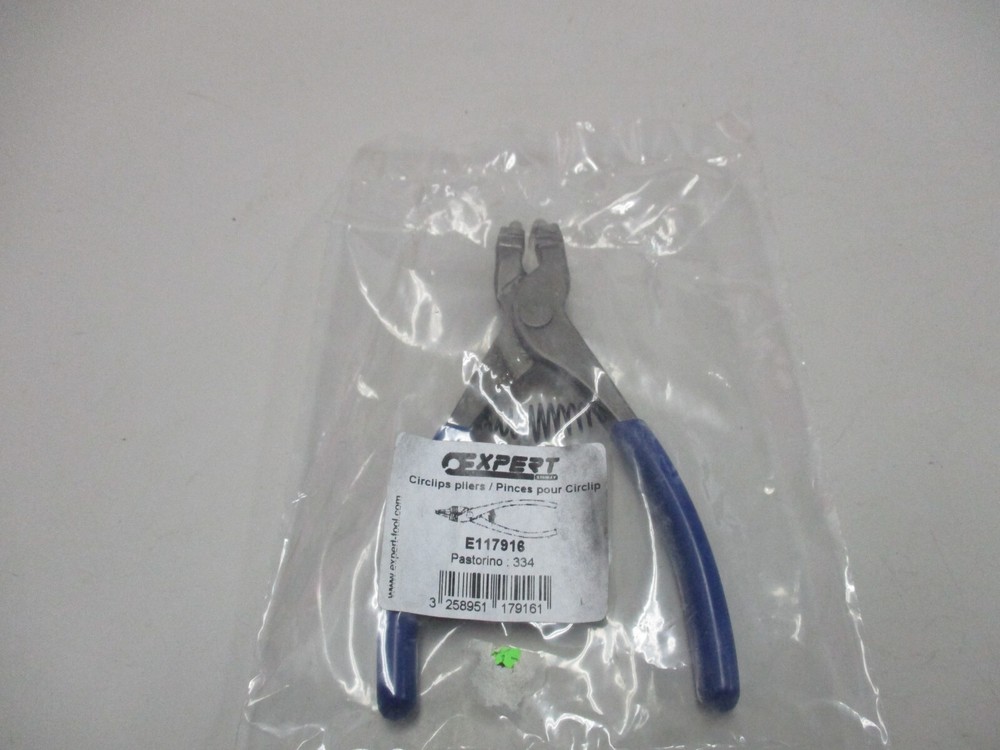 Expert 90-Degree External Retaining Plier (E117916)