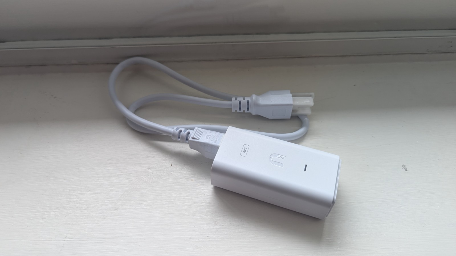 Ubiquiti Unifi POWER OVER ETHERNET INJECTOR POE-24-12W-G-WH MINT CONDITION