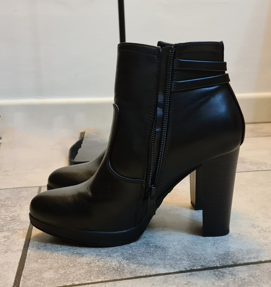 PRIMADONNA's ankle boots, black color