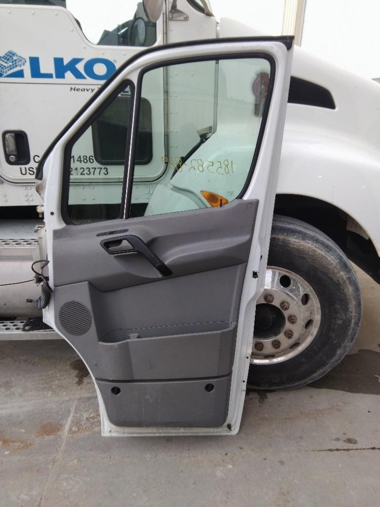 For 2013 FREIGHTLINER SPRINTER 3500 2010-2018 DOOR ASSEMBLY Right ,  MN