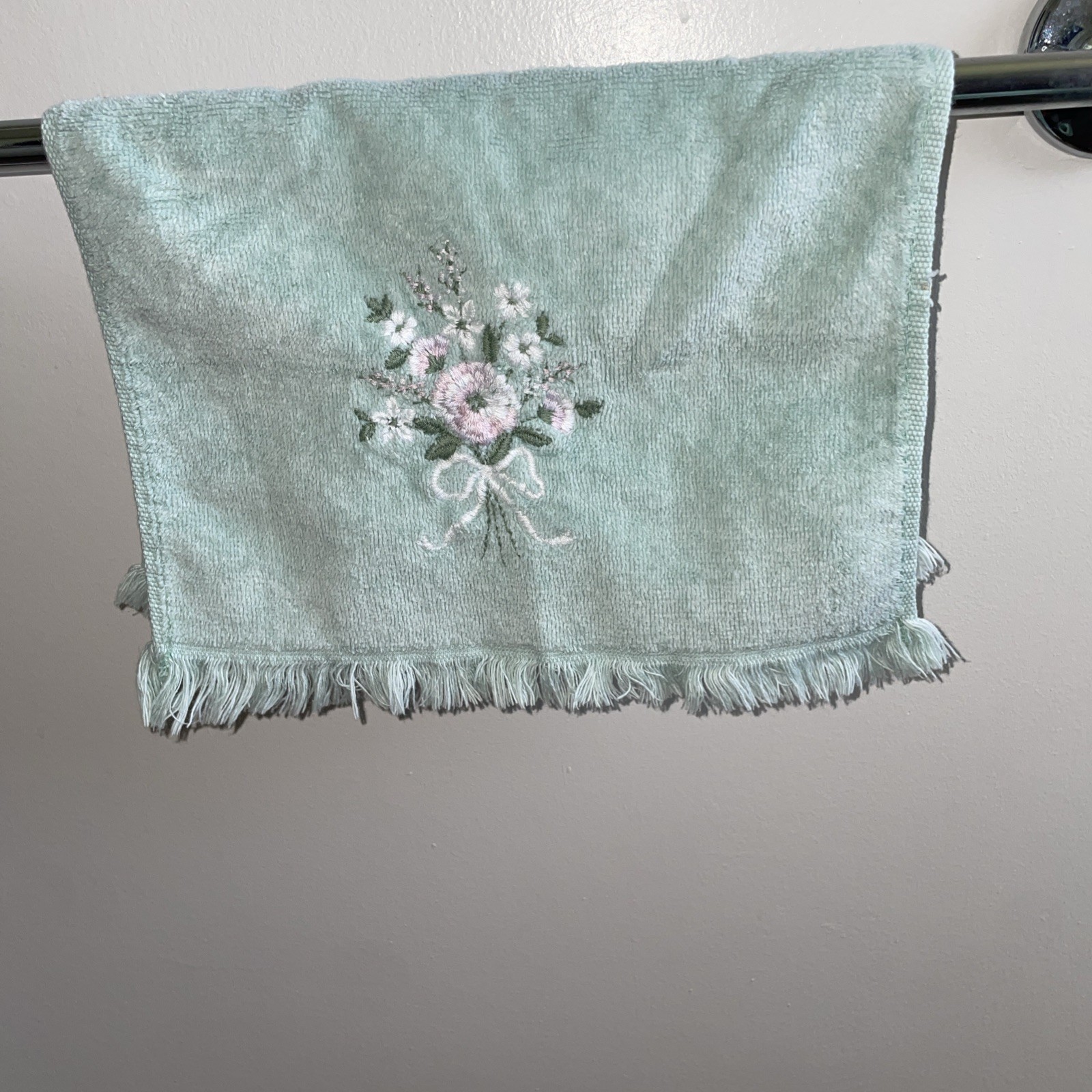 The Avanti Look Light Green 3 Piece 100% Cotton Towel Set