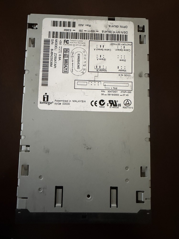 Iomega ZIP 100 Internal IDE ATAPI 3.5" Zip Drive Model Z100ATAPI Beige