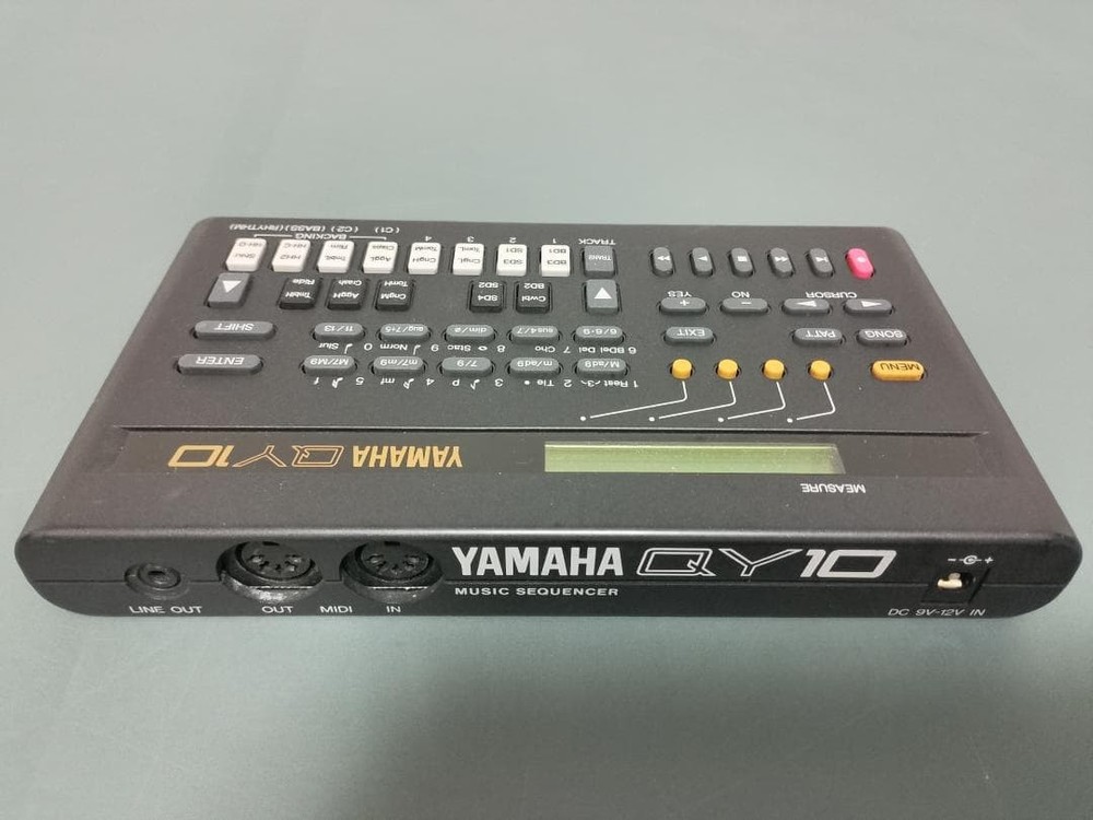 Yamaha QY10