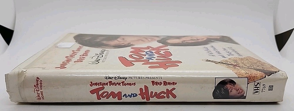 Tom and Huck (VHS, 1996, Clam Shell)