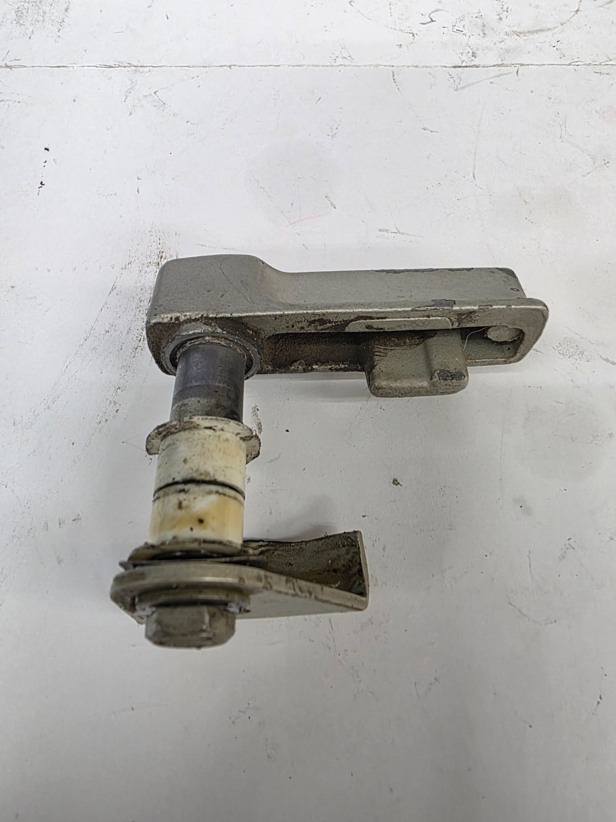 Evinrude Johnson 384338 Rear Hood Latch Handle Complete