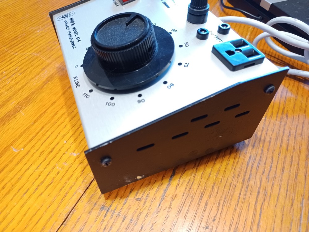 NIDA Model 414 Variable Transformer - 110VAC: 1 1/2A, 220VAC: 3/4A