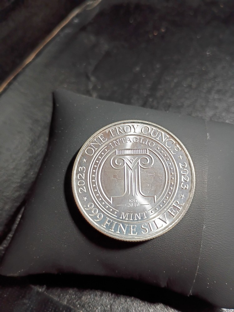 THREE SLEEPING CATS - 1 OZ .999 FINE SILVER Token / Round - *some oxidation