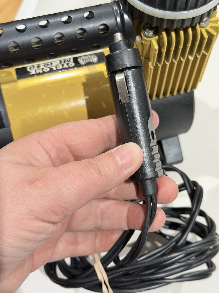 MasterFlow Cyclone MF-1040 Portable Air Compressor 12V (NO HOSE)