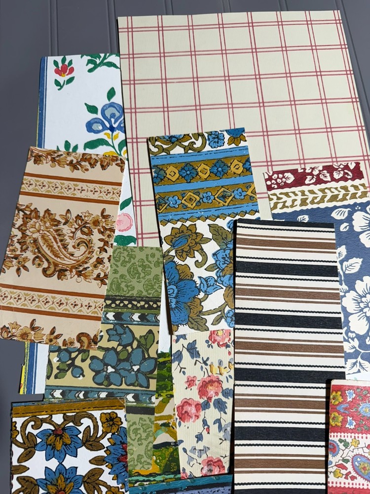 23 Assorted Vtg c1970s Wallpaper Samples / Remnants Retro Bits & Pieces, Set 1