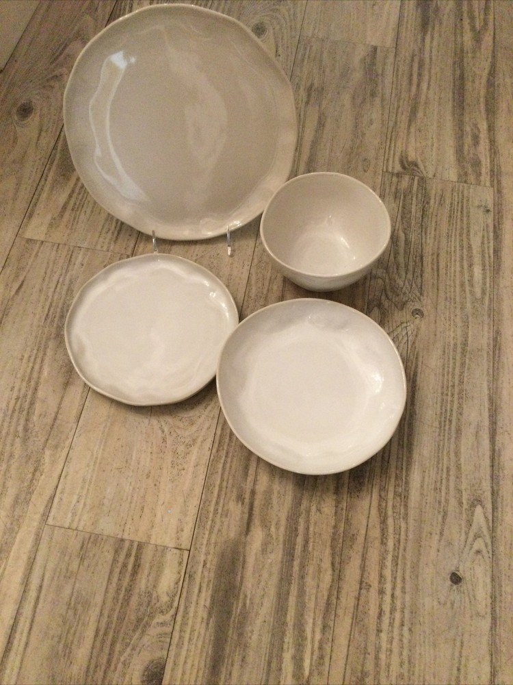 Vietri Cloud Forma 4 Pc Setting. Dinner, Salad, Pasta And Cereal