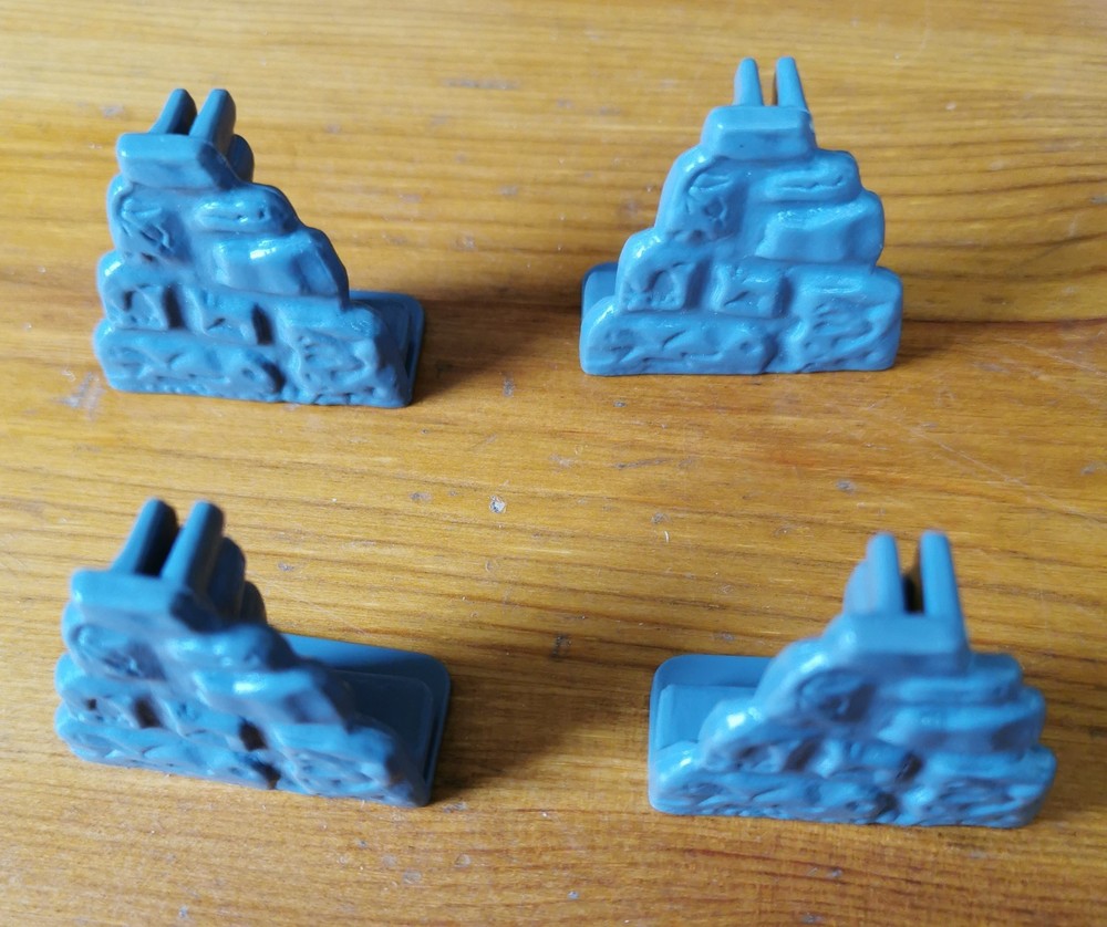 Dark World Game 4 X Castle Wall Clips Waddingtons 1992 (2)