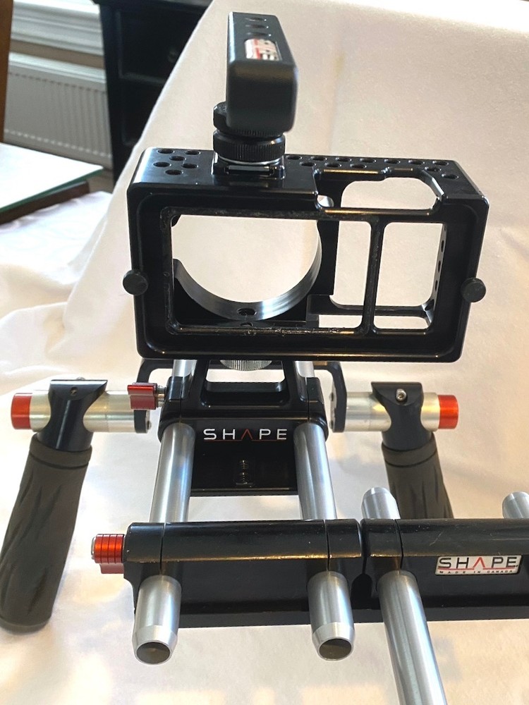 Shape BMPCCOG Shoulder rig