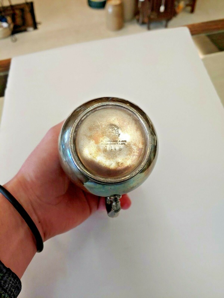 ANTIQUE WILCOX SILVERPLATE SYRUP PITCHER