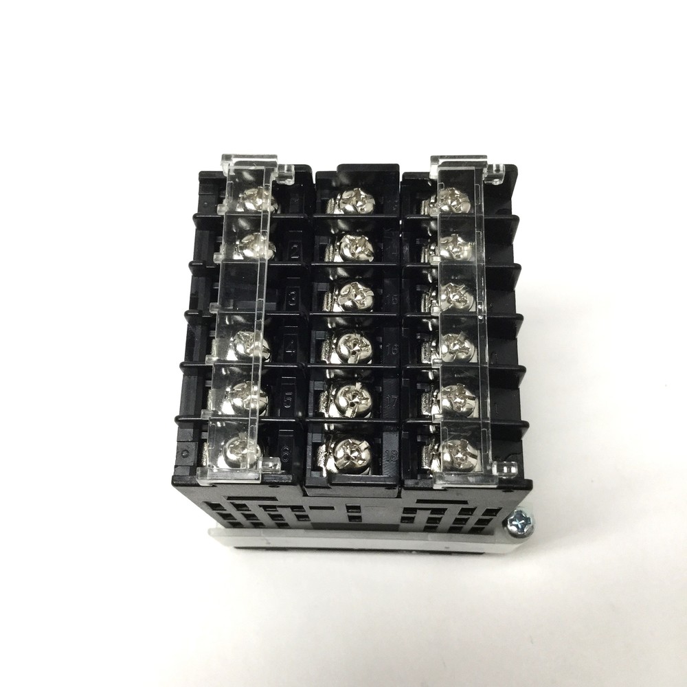 Omron E5CC-QX3D5M-006 Temperature Controller 24V, Pulsed DC, Analog Transfer Out