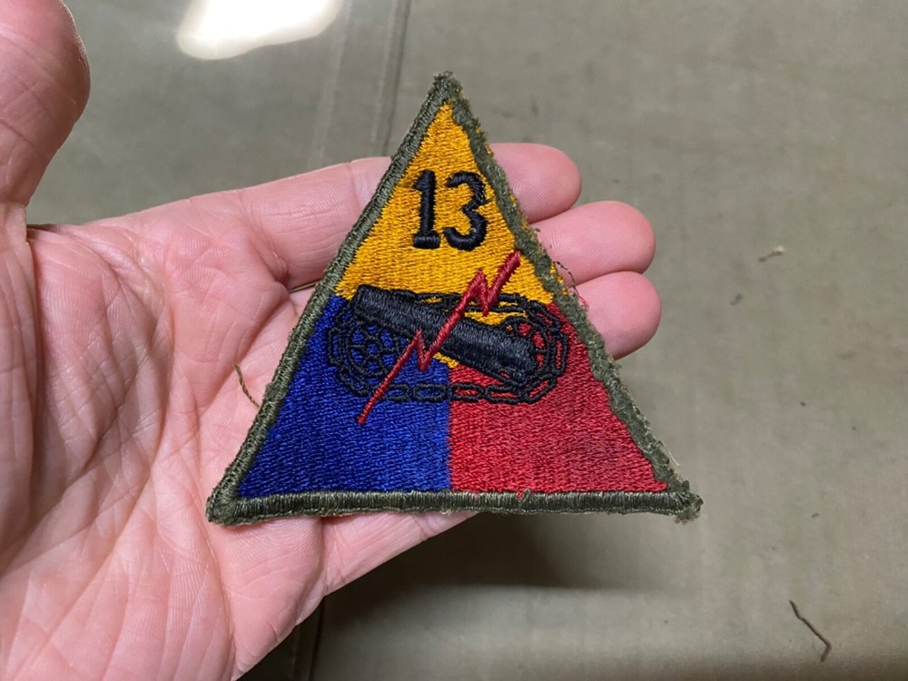 ORIGINAL WWII US 13TH ARMORED TANK SLEEVE INSIGNIA PATCH- GREEN BACK