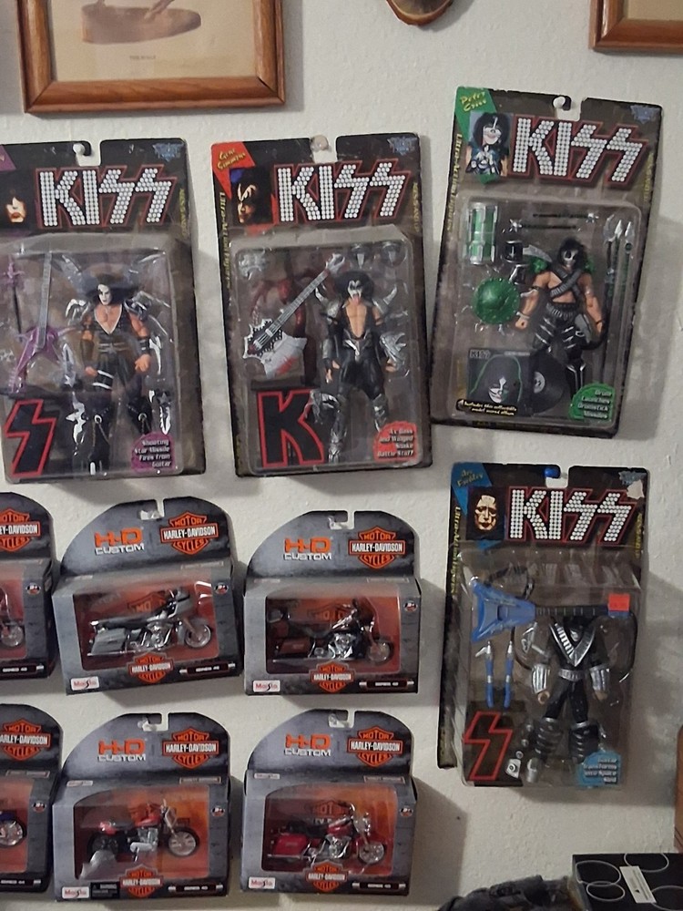 Kiss Dolls