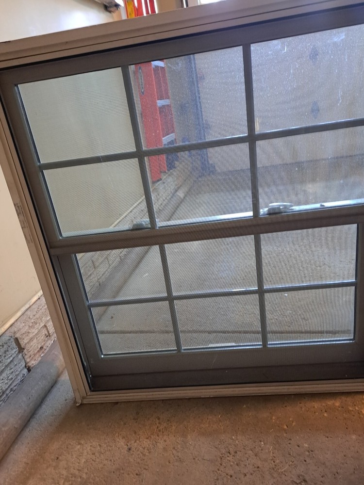 Renewal by Anderson Double Hung Replacement Window w/full screen