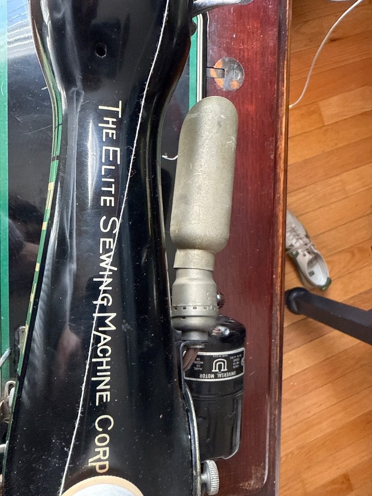 Rare Elite Sewing Machine Corp De Luxe