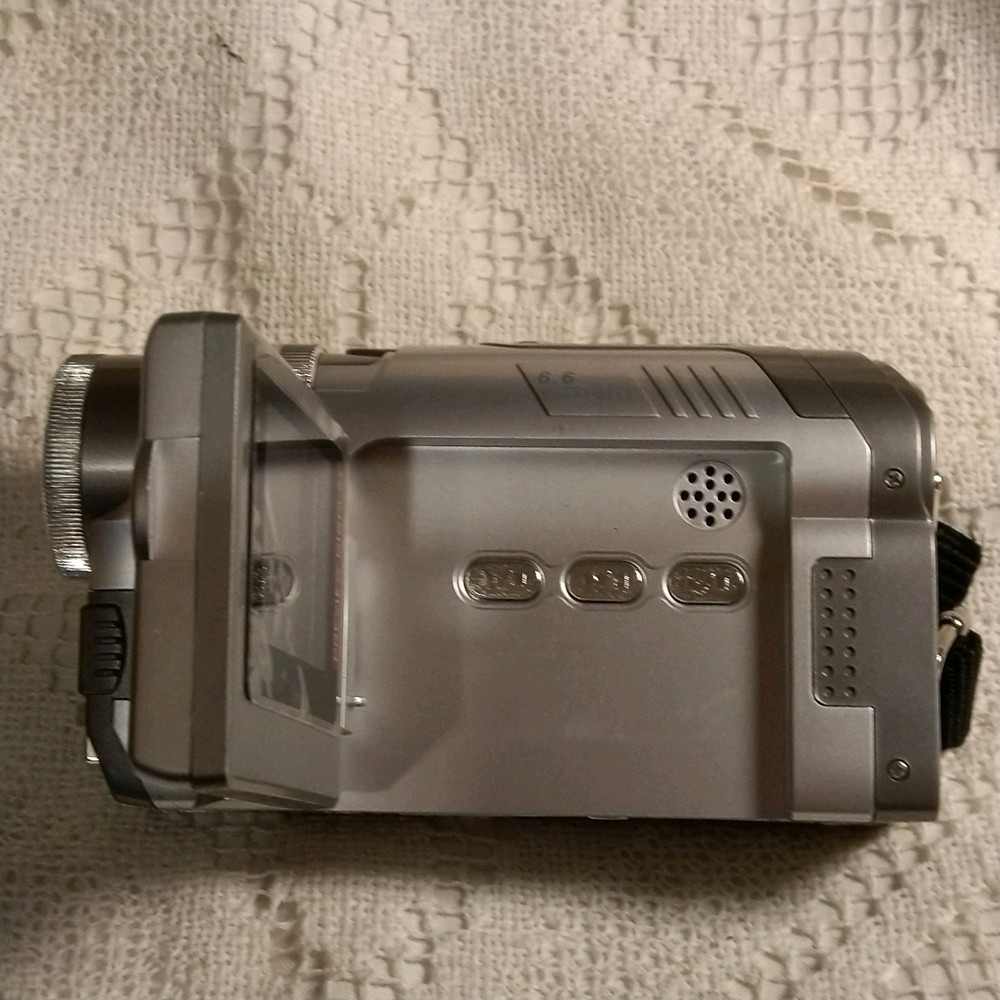 DIGITAL VIDEO 6.6 MEGA PIXEL CAMERA & CASE WIRES BOOKLET CD UNTESTED CLEAN