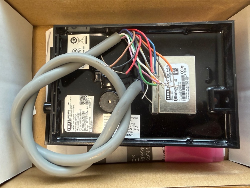 HID 920NHRNEK0000C pivCLASS R40-E Wall Switch Card Reader
