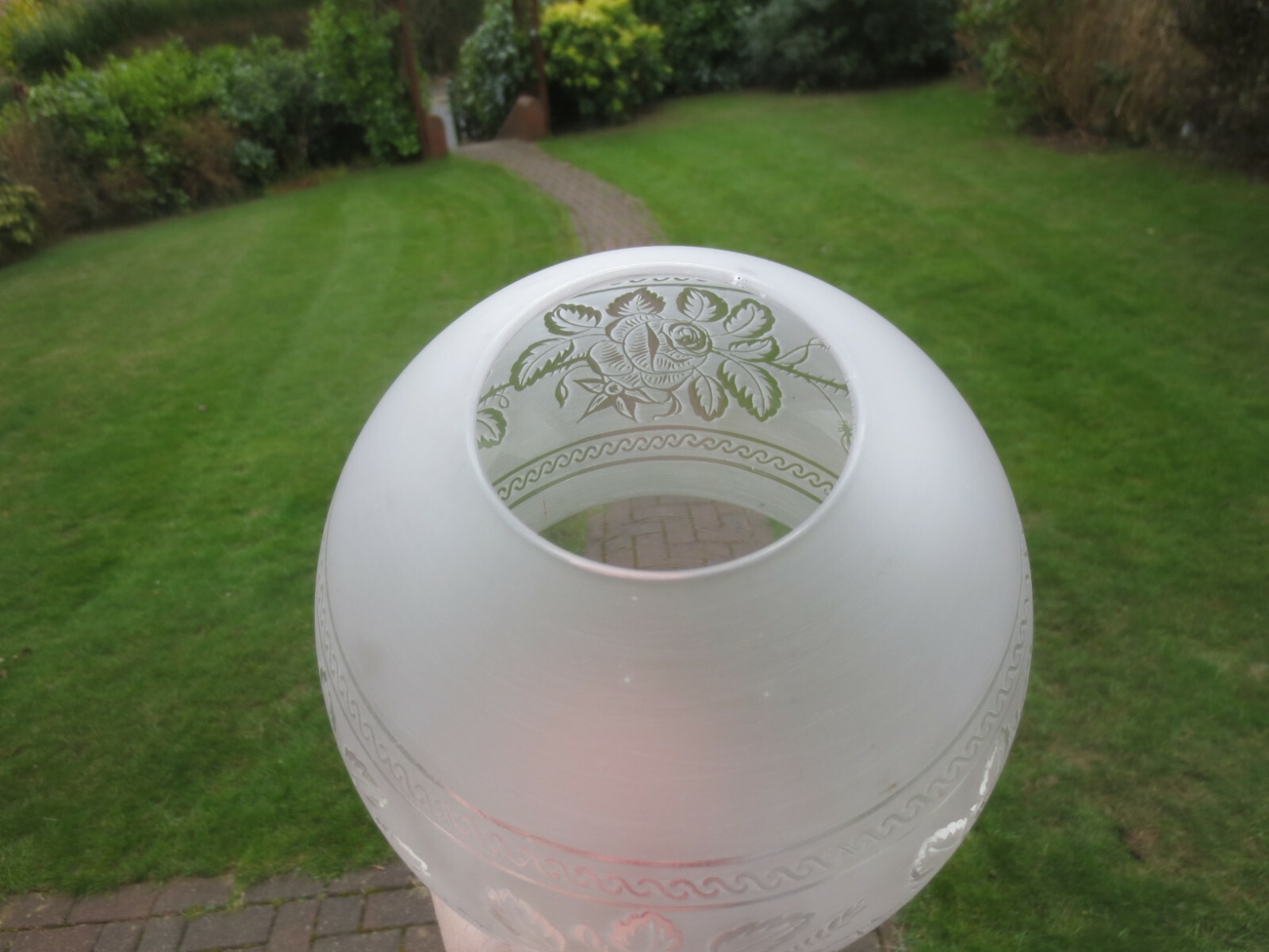 VICTORIAN ANTIQUE CRYSTAL ETCHED DUPLEX OIL LAMP SHADE