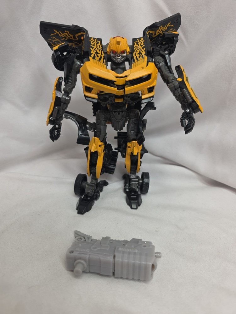 Transformers Cyberfire Bumblebee Complete DOTM Deluxe Class