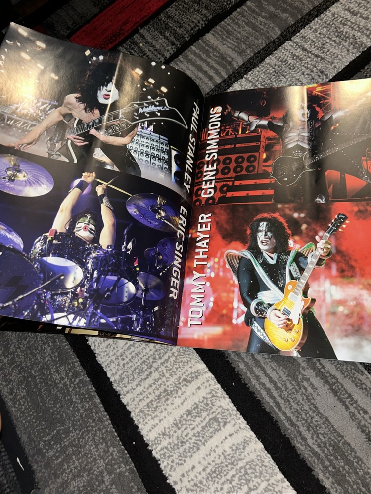 KISS Alive 35 Sonic Boom 2009 Tour Book + 2CD/DVD Set