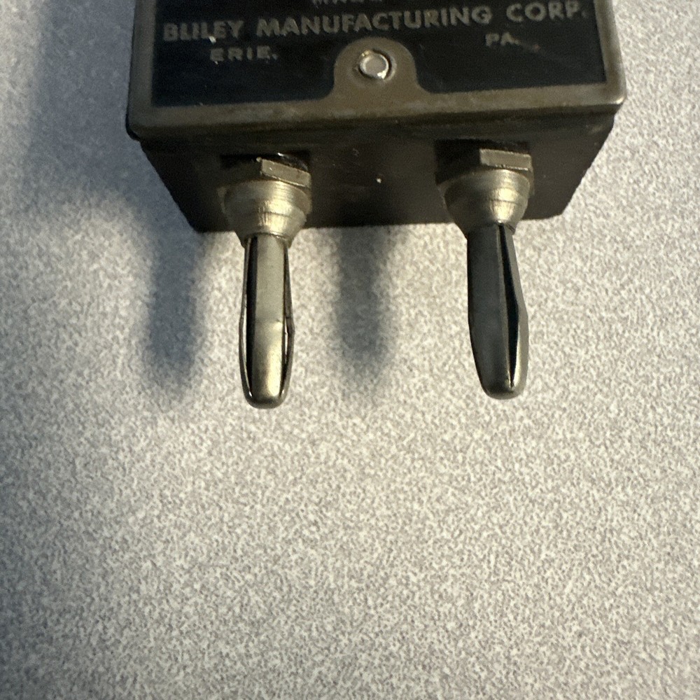 Crystal Holder Type -FT-171-B. Crystal Frequency 2220 KC. Signal Corps U.S Army.