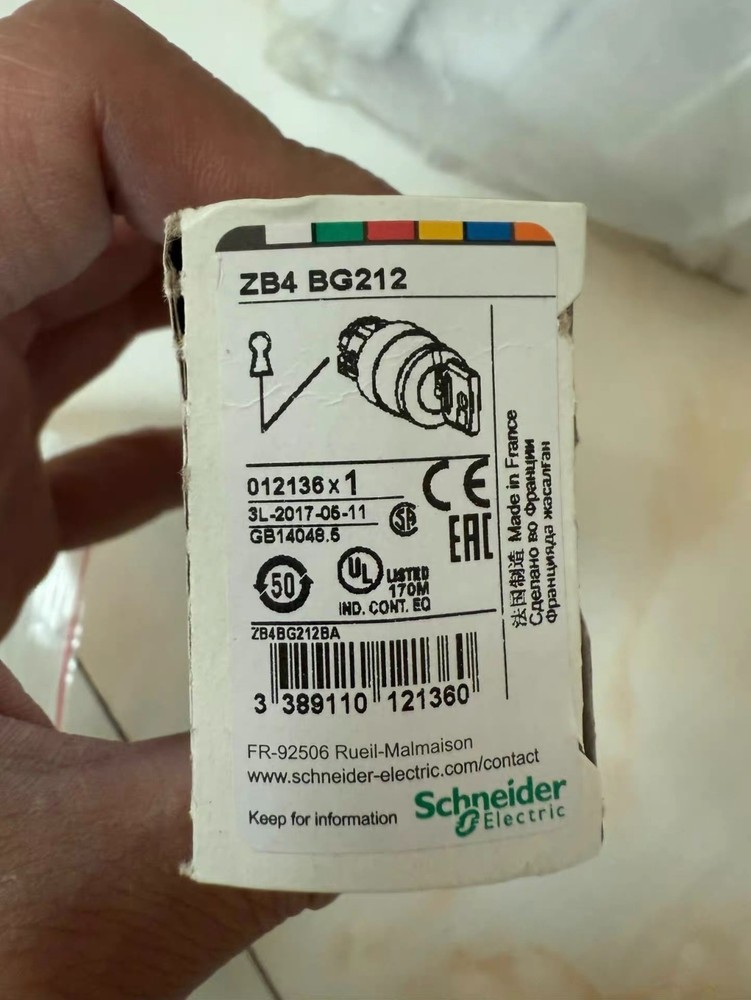 Schneider key switch ZB4BG212 Brand new original