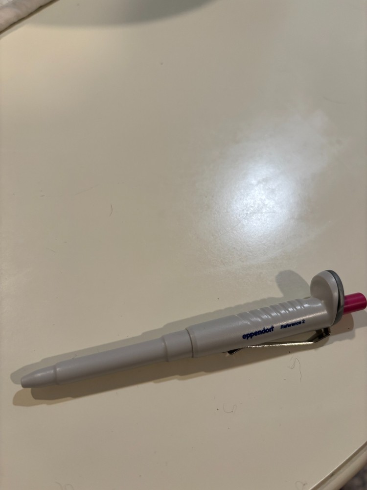 Eppendorf Magenta reference 2 pipette pen