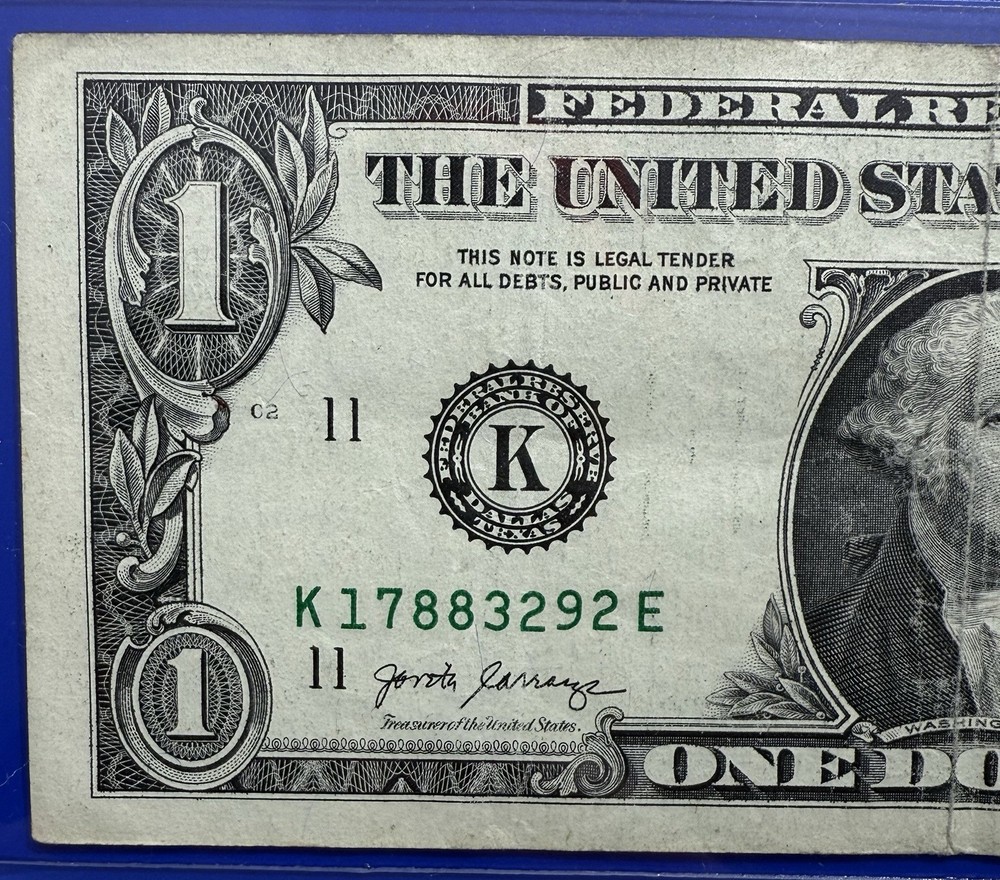 Series 2017 $1 Error Note - Ink Well Contamination / Mismatched Serial Color.
