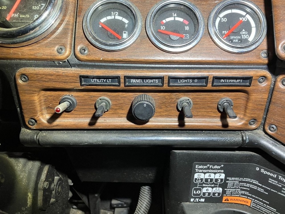 1991-2010 Freightliner CLASSIC XL SWITCH Dash Panel - Used