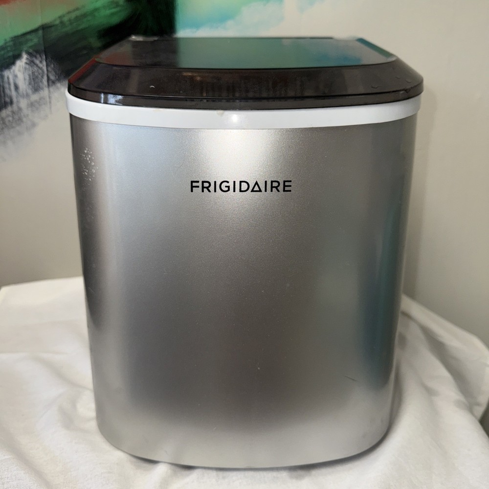 Frigidaire EFIC189 Ice Maker Silver