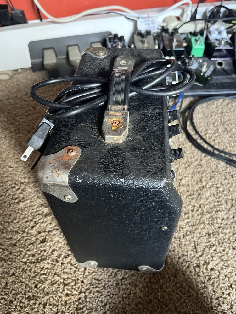 Squier Sidekick 1x6" Guitar Combo Amplifier