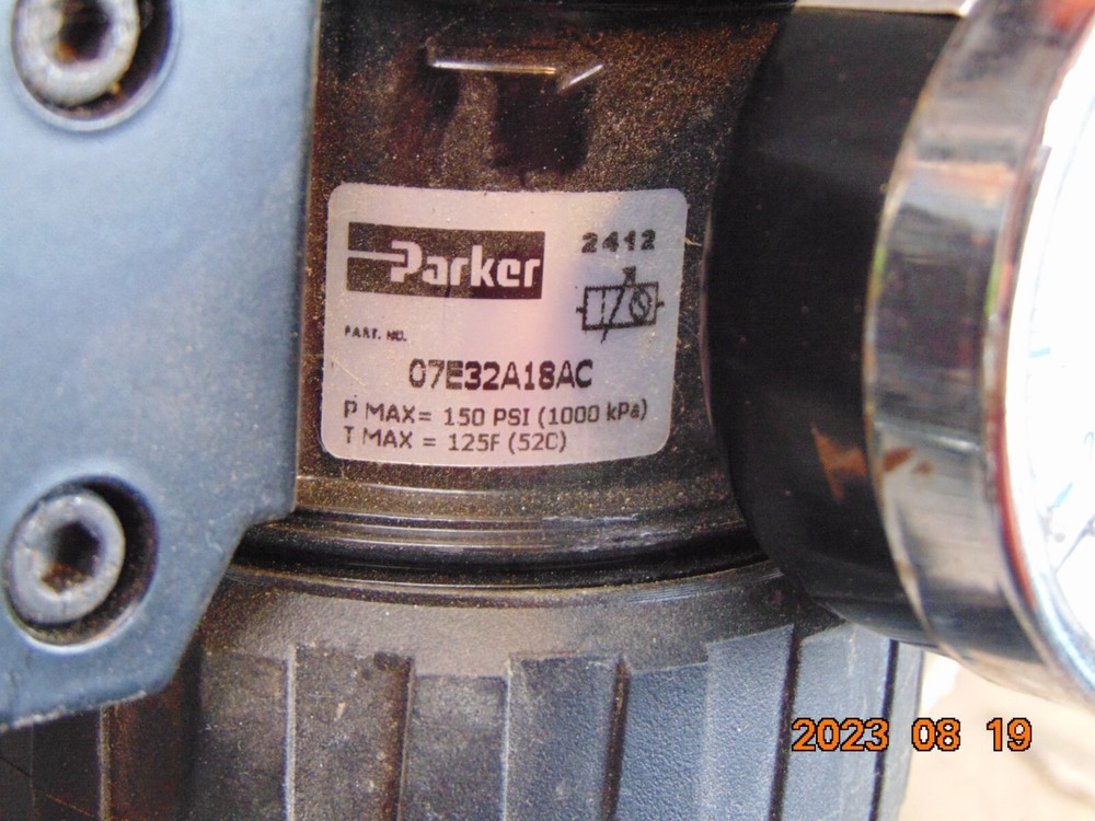 PARKER 07E32A18AC FILTER/REGULATOR w GAUGE see description