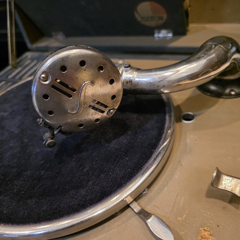 1920s Silvertone Hand Crank Portable Gramaphone