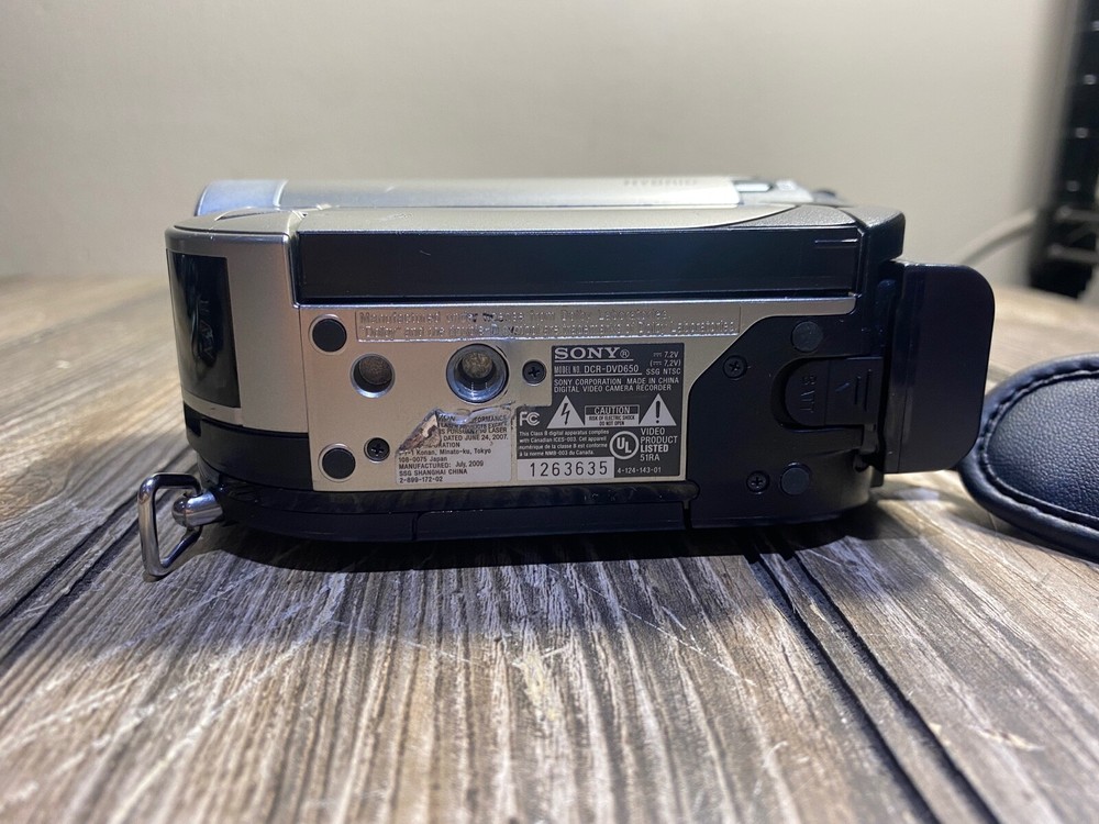 SONY DCR-DVD650 Digital Camera Recorder -As-Is Read