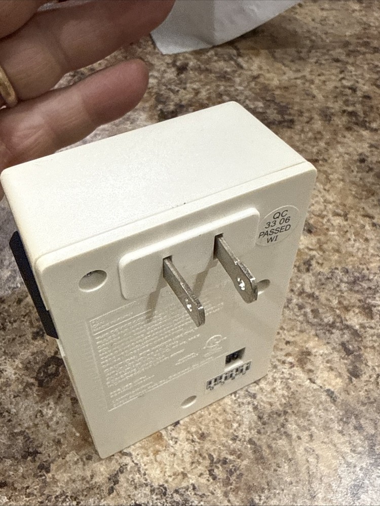Carlon Wireless Light Switch Receiver 50' Range RC7000D - Receiver Only
