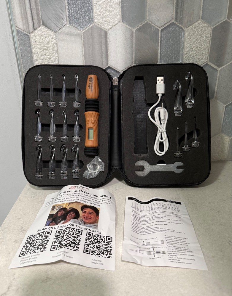 Everything Crochet - Counting Crochet Hook Set 17 with Light & Counter NWOT