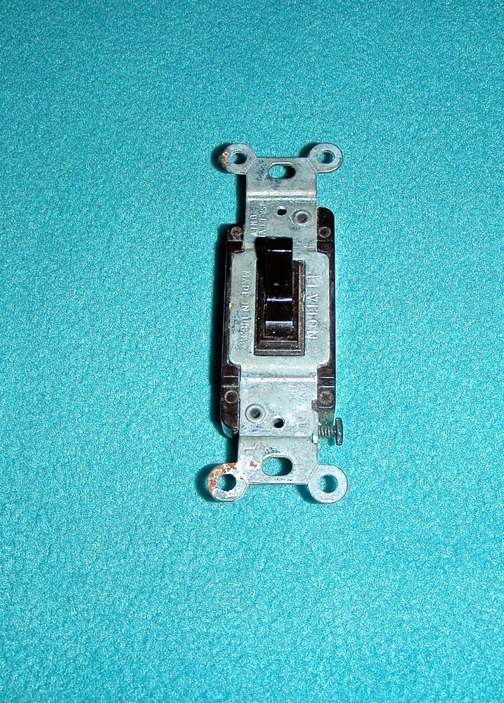 LEVITON 3 WAY BROWN LIGHT SWITCH